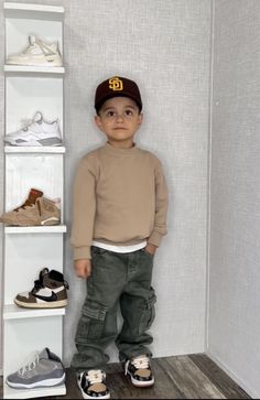 Young Boys Outfit Ideas, Skater Baby Boy Outfits, Boy Overall Outfits, Kids Outfits Boys, Boys Ootd, Street Style Boy, Boys Winter Clothes, Kids Outfits Daughters