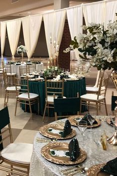 the tables are set with gold and green linens for an elegant dinner or banquet