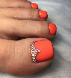 Nail Art Dessin, Easy Halloween Nails Design, Toe Nail Colors, Pedicure Designs Toenails, Halloween Nails Easy, Toe Nail Color, Pretty Toe Nails, Summer Toe Nails, Cute Toe Nails