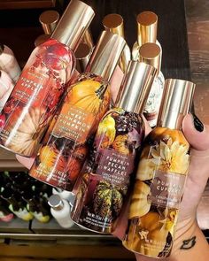 Need A Friend, Girl Apartment Decor, House Smell Good, Fall Fragrance, Room Scents, Room Sprays