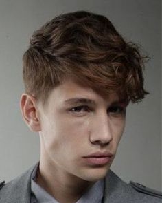 Indie Hairstyle, Vintage Haircuts, Young Men Haircuts, Popular Mens Haircuts, Brown Straight Hair, Boys Hairstyles, Short Hairstyles For Men, Men's Hair Styles, Wavy Hair Men