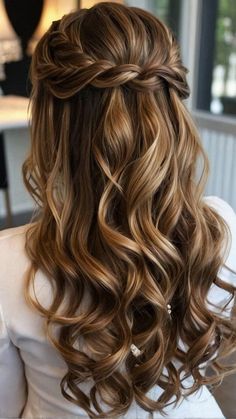 Brown Hair Ideas For Fall, Hair Ideas For Fall, Easy Prom Hairstyles, Blonde And Brown Hair, Brown Hair Ideas, Bridesmaid Hair Inspo, Bridal Hair Half Up, Bridemaids Hairstyles, Curly Styles