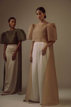 Modern Filipiniana Gown, Vania Romoff, Bridesmaid Looks, Graduation Attire, Modern Filipiniana Dress, Filipiniana Wedding, Filipino Fashion, Filipiniana Dress, Floral Bridesmaid Dresses