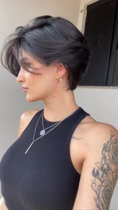 Really Short Womens Haircuts, Short Short Haircuts For Women, Short Hair No Makeup, Really Short Bob Hairstyles, Pixie Asian, Short Haircuts With Bangs And Layers, Korean Pixie Haircut, French Pixie Cut, Boy Cut For Women