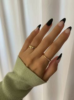 Pin by Rose Moon on Nails in 2021 Best acrylic nails, Almond acrylic Edgy Nails, Minimal Nails, Simple Acrylic Nails, Almond Nails Designs, Almond Acrylic Nails, Nail Swag, Black Nail, White Nail, Acrylic Nails Coffin Short