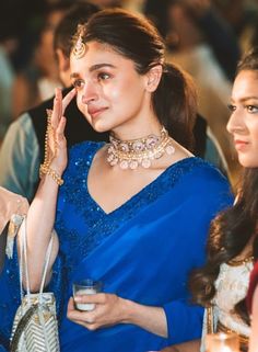 Saree Alia Bhatt, Alia Bhatt Lehenga, Engagement Outfits Indian, Gully Boy, Affan Waheed, Saree Hairstyles, Bridal Anklet, Indian Bridesmaid Dresses