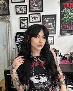 I love my little dressing room <3 Black Hair Goth, Dark Maximalism, Vintage Halloween Costumes, Goth Hairstyles, Alt Hair, Character Customization, Grunge Summer, Health Goth, Hair Projects