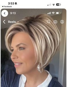 Trending Hairstyles Medium Length, Womens Hair Styles 2024, Stacked Bob With Layers, 2024 Short Hair Trends For Women, Sassy Bob Haircut, Modern Long Hairstyles, Medium Length Layered Bob, Bob Lung, Short Stacked Bob Hairstyles