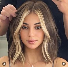 30 Hair Color, Tan Skin Blonde Hair, Short Brown Hair, Spring Hair Color, Brown Hair With Blonde Highlights, Summer Hair Color For Brunettes, Short Hair Balayage, Short Hair Color, Penteado Cabelo Curto