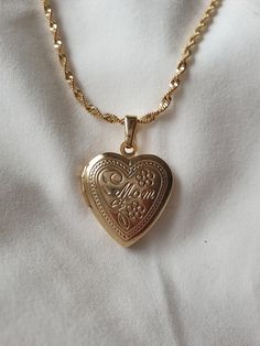 18k Gold Plated Heart Mom Photo Locket Necklace Made with love in İstanbul.. Delivery time max 15 days.. Memory Necklace, Mom Photo, Mom Photos, Photo Locket Necklace, Heart Photo, Memorial Necklace, New Mom Gift, Photo Locket, Crossed Fingers