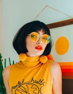 Estilo Hipster, Earrings Outfit, Pom Earrings, Pom Pom Earrings, Hair Idea, Yellow Aesthetic, Fashion Mistakes, Photo Idea, Portrait Photo