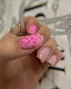 Pink Leopard Print Nails, Fashion Outfits Dresses, Nude Nail Designs, Model Nails, Pointed Nails, Outfits Dresses, Animal Print Nails, Pink Acrylic Nails