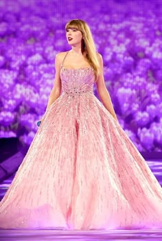 taylor swift wearing a pink gown on stage