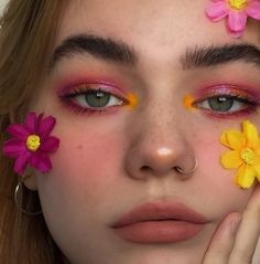 Indie Makeup, Makijaż Smokey Eye, Colorful Eye Makeup, How To Apply Lipstick, Makeup Hacks