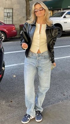 Samba Fits, Queen Matilda, Djerf Style, Outfit Inspo Spring, Matilda Djerf, Neutral Fashion, Low Rise Jeans, Jeans Boyfriend