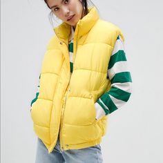 Super Fun And Trendy.Never Worn, It Was Way To Big For Me. Yelow Vest, Puffer Vest Yellow, Puffer Vest Outfit Men, Pull And Bear Jacket, Outfit Ideas With Boots, Vest Outfits Men, Puffer Vest Outfit, Puffer Vests, Puff Vest