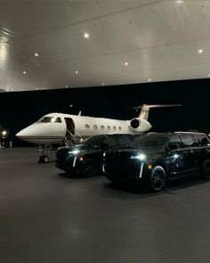 Black Luxury Lifestyle, Dream Car Aesthetic, Jets Privés De Luxe, Jet Privé, Future Aesthetic, Manifesting Vision Board, Lux Life, Luxury Private Jets, Dream Future