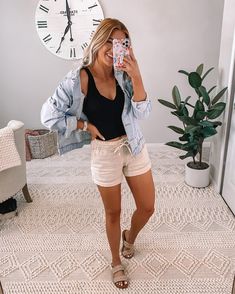 Mom Summer Outfits, Casual Summer Outfits Shorts, Comfy Casual Summer Outfits, Summer Outfits Shorts, Walking Outfit, Trendy Mom Outfits, Outfits Shorts, Walking Outfits, Wardrobe Goals