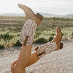 #debut Heartless Elsie Silver, Cowgirl Boots Aesthetic, Willa Grant, Cowboy Boots Aesthetic, Good Foundation