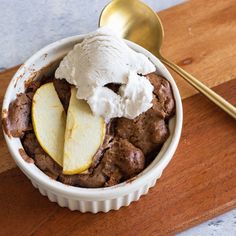 Single serving apple cobbler Vegan Apple Cobbler, Avocado Skillet, Avocado Dessert, Healthy Delicious Food, Vegan Apple, Apple Cobbler, Plant Based Food, Whole Food Plant Based