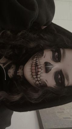 Skeleton Costume Women Aesthetic, Skeleton Face Makeup Halloween, Holloween Costume Ideas Skeleton, Halloween Makeup Ideas Skeleton, Skeleton Halloween Costume Aesthetic, Skeleton Halloween Costume Makeup, Sketelon Makeup, Skeleton Custome Halloween, Glow In The Dark Skeleton Makeup