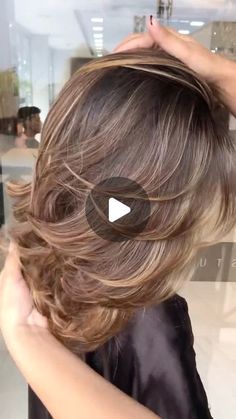 Willys Pinheiro Hair Design on Instagram: "Aquele corte em camadas incrível para a mulherada que ama um cabelo com bastante movimento . ✨🍂" Taylor Swift Cruel Summer, Cruel Summer, Mom Hairstyles, Hair Design, Short Hair Cuts For Women, Layered Haircuts, Hair Dos, Layered Look