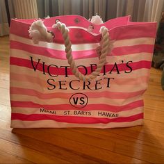 Open Top Bag Can Be Used For Beach, Pool Or Shopping! 2000s Bags, Victoria's Secret Angel, Handbag Heaven, Victoria Secret Bags, Beach Bum, Beach Pool, Open Top, Womens Tote Bags, Victoria's Secret Pink