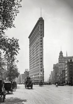 an old black and white photo of the flat iron building