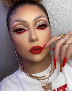 Extreme Make-up, Maquillage Yeux Cut Crease, Vampy Makeup, Christmas Eye Makeup, Christmas Makeup Look, Valentines Makeup, Red Makeup, Dope Makeup