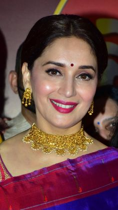 Faces Indian, Madhuri Dixit, Indian Hairstyles, Beauty Women, Choker, Gold Necklace, Actresses, India