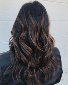 Black Hair Layers, Dark Brown Hair With Highlights, Highlights For Dark Brown Hair, Black Hair Balayage, Hair With Highlights, Brown Hair Inspo, Brunette Hair With Highlights, Black Hair With Highlights, Dark Hair With Highlights