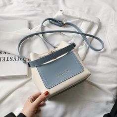 fb-feed نظارات شمسية, Cross Body Bags, Blue Khakis, Bags Tote, Women's Handbags, Yellow Black, Kate Spade Crossbody, Horn, Clutches