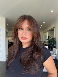 Chocolate Brown 90s Hair, Expensive Brunette Highlights, Elevated Brunette Hair, Brown Hair Single Process, Burrnette Hair Girl, Cool Toned Red Brown Hair, Dimensional Brunette Red, Chocolate Brown Caramel Highlights, Chocolate Glazed Hair