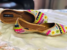 'FLORAL FLORET' is an extraordinary jutti intricately hand embroidered by our finest artisans. Grey base with embroidery work. Like its name, it's elegant, timeless and graceful! PERFECT FOR ANY OCCASION AND ANY OUTFIT!! *Ethnic Shoes/Women Flats/Handmade Indian Designer Women Shoes or Slippers/Royal shoes/traditional style Women/Wedding Shoes/Bridal Shoes *White Wedding Shoes, White Bridal Footwear, White Shoes for Wedding, Ethnic Indian Shoes, Juttis/ Mojaris / Khussa/ Jooties SPECIFICATIONS: Grey Wedding Shoes, Royal Shoes, Jutti Flats, Bridal Footwear, White Bridal Shoes, Indian Shoes, Shoes Bride, Punjabi Jutti, Wedding Shoes Bride