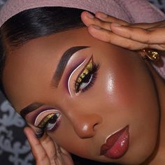 😍💖 So Raven, Maquillage Yeux Cut Crease, That's So Raven, Old But Gold, Estilo Hijab, Holiday Makeup Looks, Makeup For Black Skin, Graphic Eyeliner, Egyptian Style