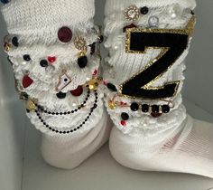 Introducing Treasure Sockz our custom unique socks, the perfect addition to your wardrobe!  Whether you choose a brooch , diamond or gold chain, the jewelry on the socks will add a touch of glamour, elegance and sophistication to the socks, making them stand out from the rest. Treasure Sockz with rhinestones. These eye-catching stones add a touch of sparkle and shine to the socks, making them perfect for a night out or a special occasion. Treasure Sockz with patches. Patches that represent all p Sock Jewelry, Junk Socks Diy, Diy Bling Socks, Junk Socks Outfit, Beaded Socks, Rhinestone Clothes