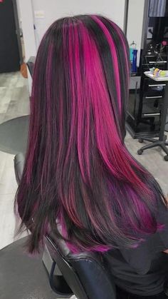 Pink And Back Hair, Dracula Hair Dye, Black Hair With Pink Streaks, Pink Streaks In Black Hair, Draculaura Inspired Hair, Dracula Hair, Pink Skunk Hair, Pink Highlights In Black Hair, Black Hair With Pink Highlights