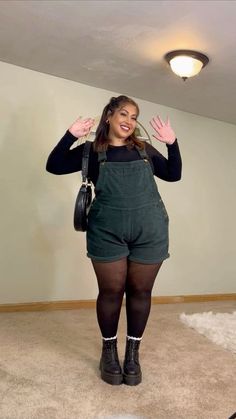 Size 26 Plus Size Fashion, Overalls And Tights, Plus Size Outfits Aesthetic Grunge, Styling Overalls Plus Size, Plus Size Short Overalls Outfit, Short Overalls With Tights, Plus Overalls, Comfy Alt Outfits Plus Size, Wide Pants Outfit Women