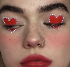 Queen Of Hearts Makeup, Wonderland Makeup, Queen Of Hearts Costume, Queen Makeup, Valentines Makeup, Makeup Tutorial For Beginners, Eyeliner Looks, No Eyeliner Makeup, Editorial Makeup