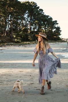 Curvy Fashion Summer, Float Dress, Spring Inspo, Eva Dress, Barefoot Blonde, Feminine Dress, Tres Chic, Hippie Style, Fitted Bodice