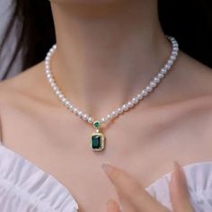 Material: Pearl Color: Green Lifting Natural Freshwater Pearl Necklace Fashion Element: Pearl, Saturn Style: Fashion OL Pearl Jewelry Design, Medieval Jewelry, Simple Green, Freshwater Pearl Necklace, Fancy Jewellery, Jewel Box, Surprise Gift, Pearl Choker, Green Necklace