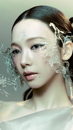 #Karina #aespa #armageddon Karina Wallpaper, Futuristic Makeup, Cardboard Costume, Pop Makeup, Cute Twitter Headers, Iris Van Herpen, Foto Shoot, Karina Aespa, Photoshoot Concept