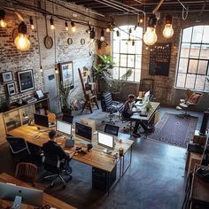 Achievements in Successful Business Pictures: Office Pictures Small Company Office Design, Creative Office Ideas, Photographer Office Ideas, Photographers Office, Small Business Office, Industrial Loft Design, Warehouse Living, Warehouse Office, Office Decor Professional