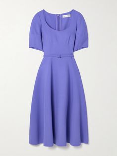 Oscar de la Renta's midi dress is made from a wool-blend in a vibrant purple shade the brand likens to crocus petals. It has a fitted bodice with an elegant scooped neckline framed by puffed sleeves and falls to a floaty skirt. Use the slim belt to cinch the waist. Dresses Png, Vestido Midi Casual, Grace Rose, Oscar Dresses, Purple Midi Dress, Floral Dresses Short, Scooped Neckline, Vibrant Purple, Green Midi Dress