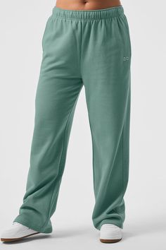 Okay, so we’re pretty much obsessed with this new, straight-leg version of the Accolade Sweatpant — it’s a super soft, leveled-up classic with a chrome Alo logo detail and powerful, performance tech for studio & street. Wear it in cold weather with a bold jacket and transition to warmer weather with slides. Find your fit and see all the ways to style it. EXPLORE ACCOLADE. Alo Clothing, Accolade Sweatpant, The Accolade, Alo Yoga, Tennis Players, Pretty Much, Cold Weather, Slides, Straight Leg