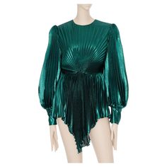 Brand: Gucci Product: Pleated Silk Blend Mini Dress Size: 38 It Colour: Emerald Green Material Silk 65% & Polyester 35% Condition: Pristine; New Or Never Worn Details - Round Neckline - Long Balloon Sleeves - Concealed Back Zip Closure - Buttom Cuffs - Fitted Waist - Front Draped Panel Accompanied By: Dress Only With Tags Green Gucci, Gucci Runway, Dopamine Dressing, Drape Panel, Long Balloons, Emerald Green, Day Dresses, Round Neckline, Emerald