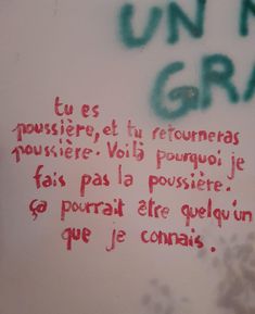 graffiti written on the side of a wall in spanish and english, with words below it