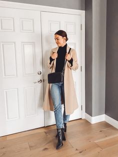 How to Wear Cropped Jeans When It’s Cold – Natalie Borton Blog Wide Leg Ankle Jeans Outfit Winter, Cropped Jeans Fall Outfit, Cropped Jeans Winter, Kick Crop Jeans Outfit, Black Cropped Jeans Outfit, Cropped Flare Jeans Outfit Winter, Fall Lunch Outfit, Boots Cropped Jeans, Fall Lunch Outfit Ideas