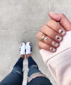 PINTEREST:✨ anastasijaboshnakoska Ten Nails, Makeup Nails Designs, Pink Nail, Short Nail Designs, Nails Desing, Creative Nails, Chrome Nails, Khloe Kardashian