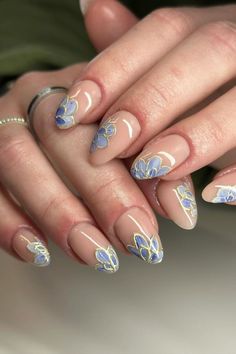 Blue Chrome Floral Nails Floral And Gold Nails, Simple Short Oval Nails, Summer Nail Patterns, Blue Floral Nails, Shellac Nails Fall, Summer Skies, Nail Types, Floral Nail Designs, October Nails